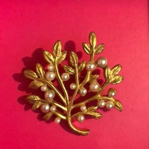 So pretty gold plated Brooch